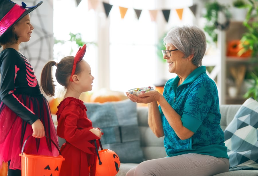 8 Trick-Or-Treating Safety Tips